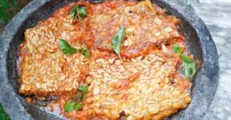 review-makanan-tempe-penyet-dengan-sambal-pedas