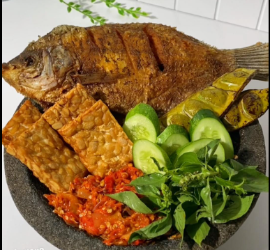 review-masakan-ikan-sambal-terasi-rasa-kuat-nikmat