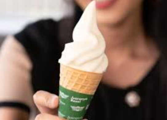 review-makanan-es-krim-vanila-dengan-sensasi-creamy