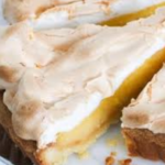 Review Makanan Lemon Meringue Pie yang Segar dan Creamy