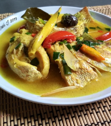 Review Ikan Goreng Kakap Merah Bumbu Kuning