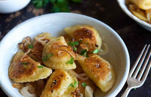 Review Makanan Pierogi Pangsit Polandia yang Sangat Lezat
