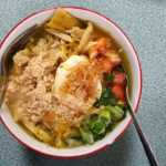 urihnya Kuah Soto Lamongan Dengan Taburan Bubuk Koya Udang