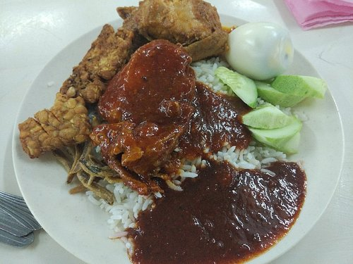 Nasi Lemak Wanjo yang Lezat dan Selalu Antre di Kampung Baru