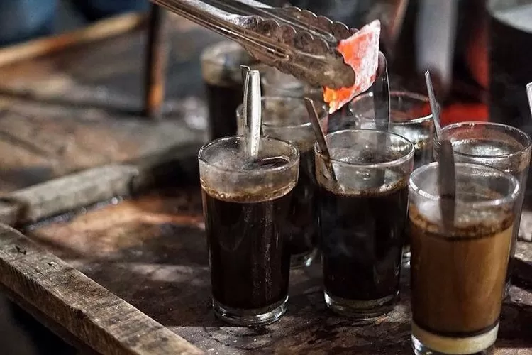 Kopi Joss Lik Man Kuliner Unik Malam Hari di Yogyakarta