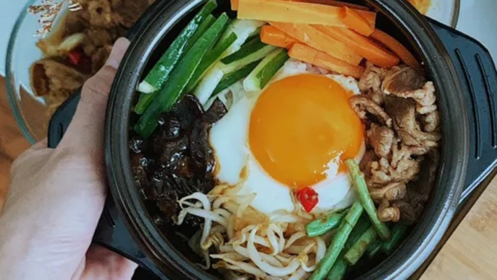 Bibimbap Korea Selatan Kuliner Sehat Penuh Warna dan Rasa