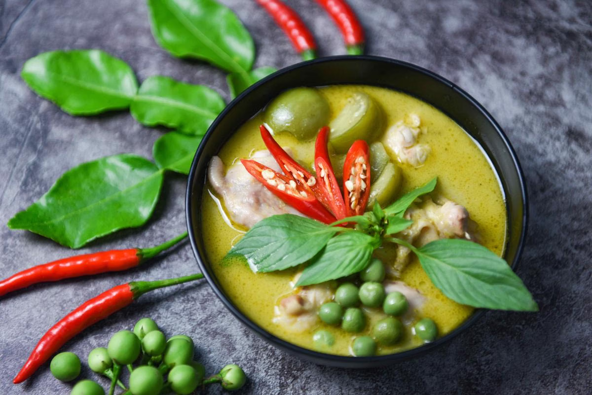 Review Makanan Green Curry Thailand yang Otentik dan Lezat