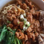 Review Makanan Mie Ayam Porsi Besar Topping Melimpah Lezat