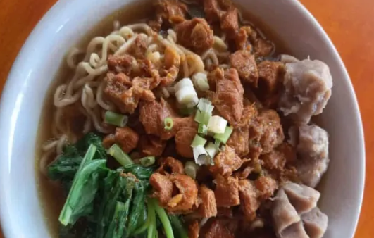Review Makanan Mie Ayam Porsi Besar Topping Melimpah Lezat