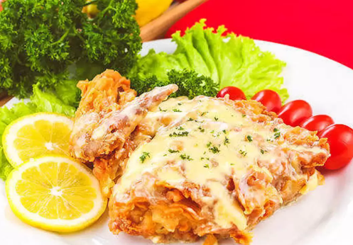 Ayam Geprek Mozzarella Viral dengan Rasa Pedas Nagih